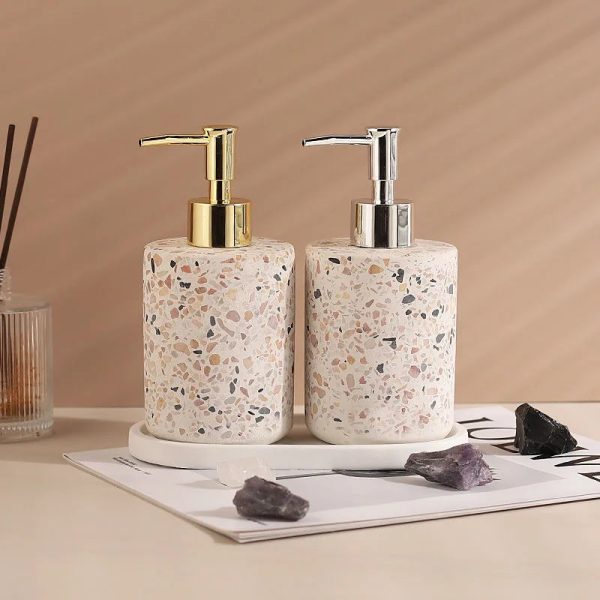 bouteille de lotion en terrazzo