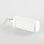 distributeur en céramique blanc