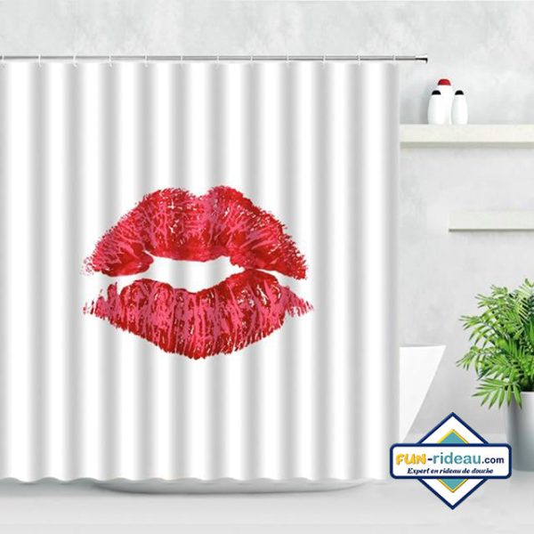 rideau de douche avec motif bisou